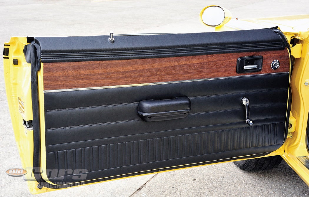 9-1974-dodge-dart-sport-interior-details-a011.jpg
