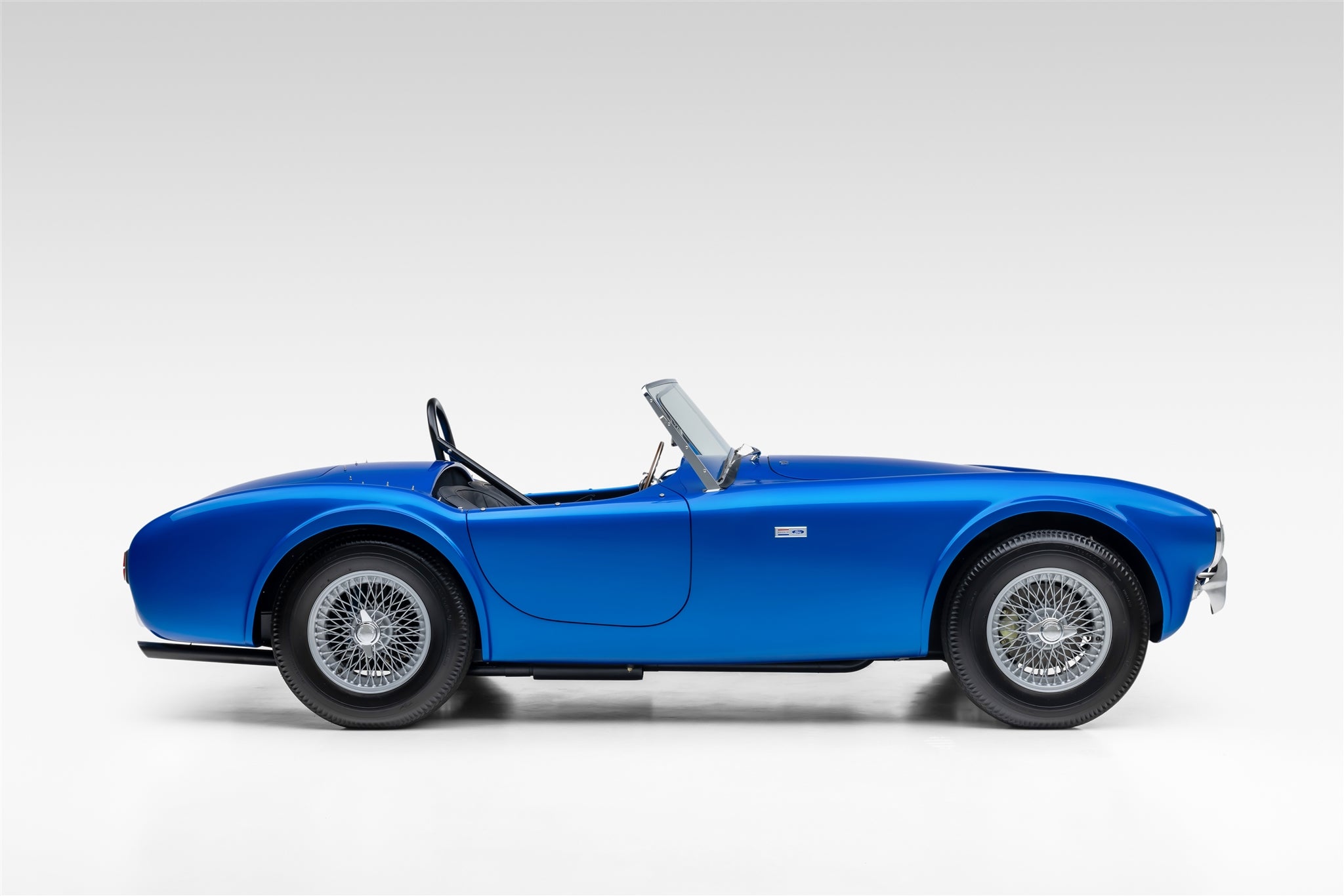 New limited edition Shelby Cobra in honor of Carroll Shelby