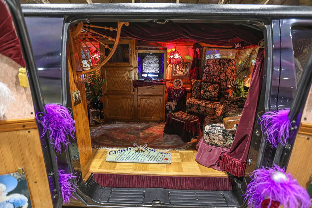 1992-dodge-van-interior.jpg