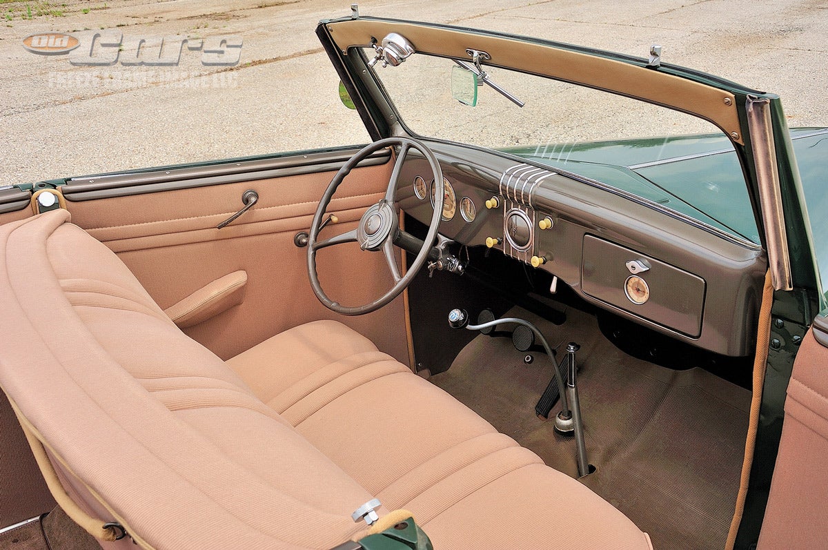 7-1935-ford-indy-pace-car-convertible-v8-a156_00001.jpg
