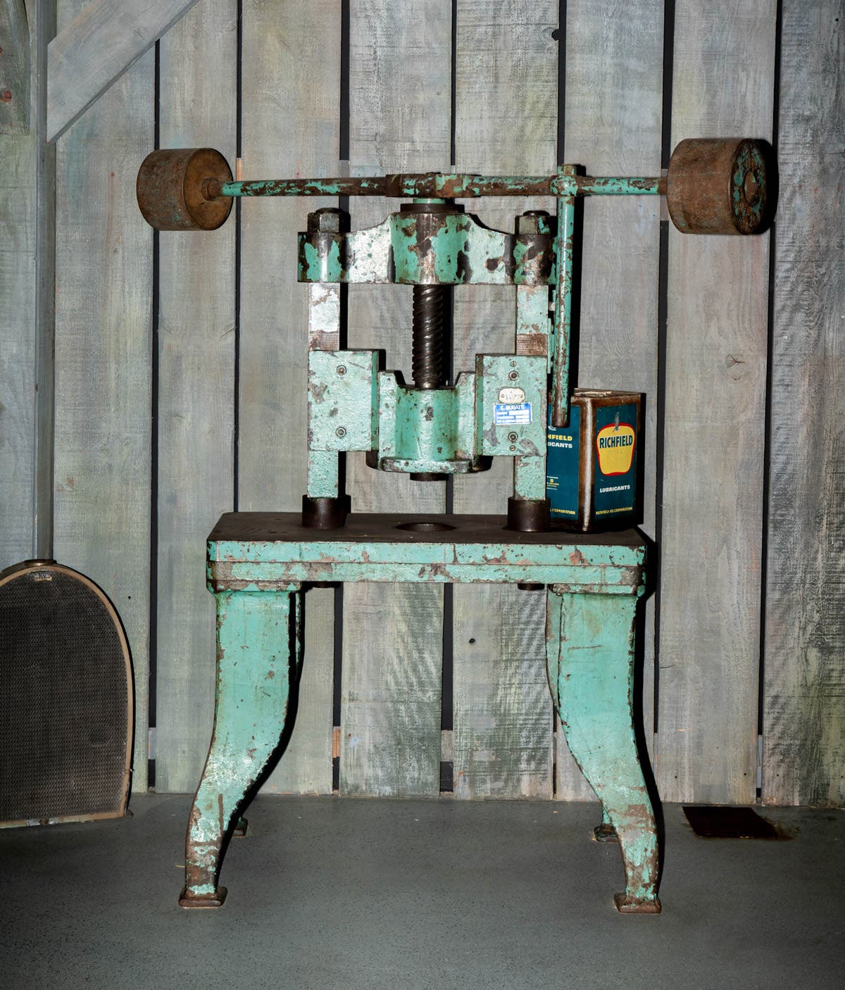 ettore-bugatti-shop-press.jpg